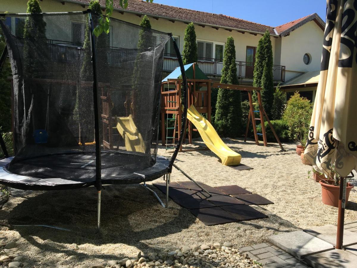 Sobri Halaszcsarda Es Panzio Baja Exterior photo