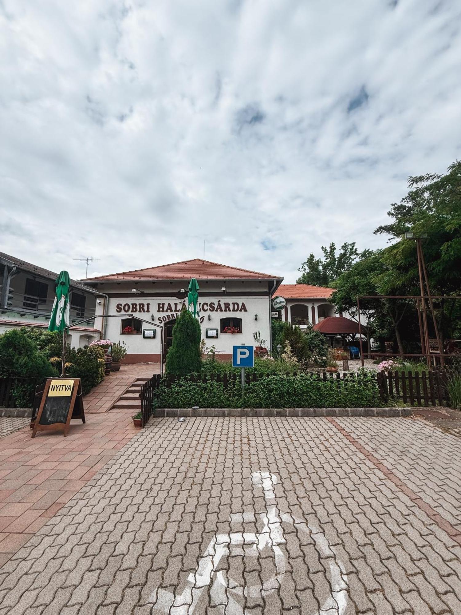 Sobri Halaszcsarda Es Panzio Baja Exterior photo